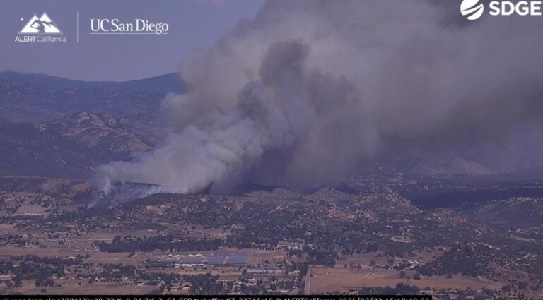 Brush fire in Ramona threatens homes, leading to evacuation orders - Times of San Diego