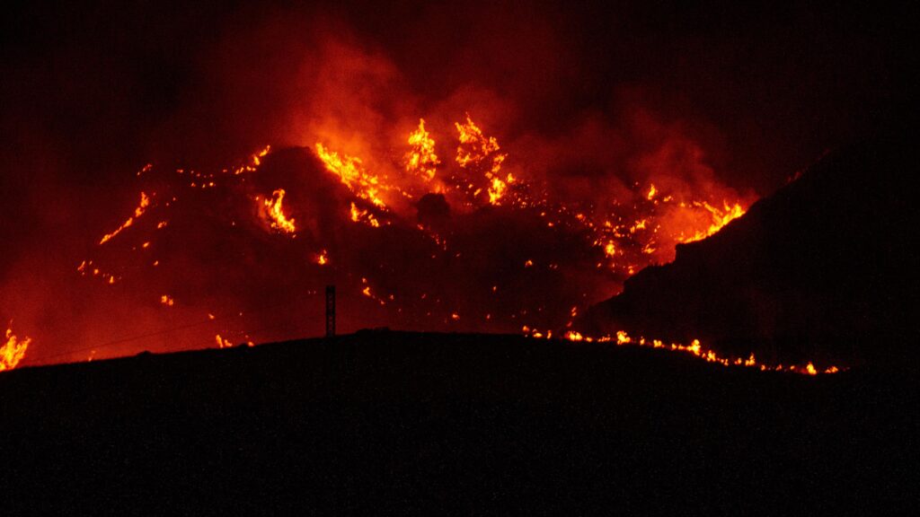Resumen del incendio en Los Gallardos, Almería, del 10 de julio | Un total de 1.405 evacuados por el fuego - RTVE.es