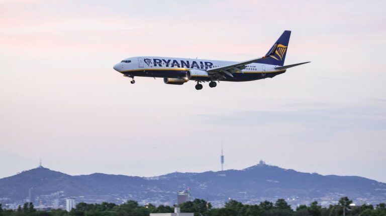 Mid-air nightmare as Ryanair cabin window breaks partially 'sucking man through window' - Manchester Evening News