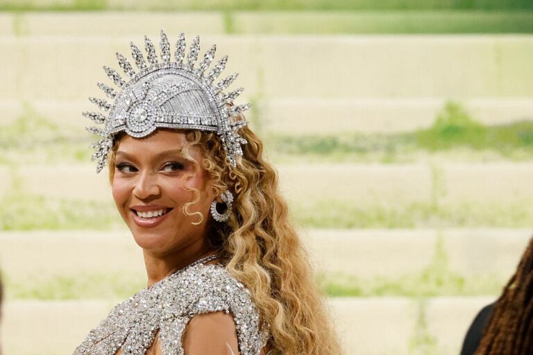 Beyoncé’s Extra Innings: Queen Bey Is Not Done Dropping Custom Yankees Fashion - hellobeautiful.com