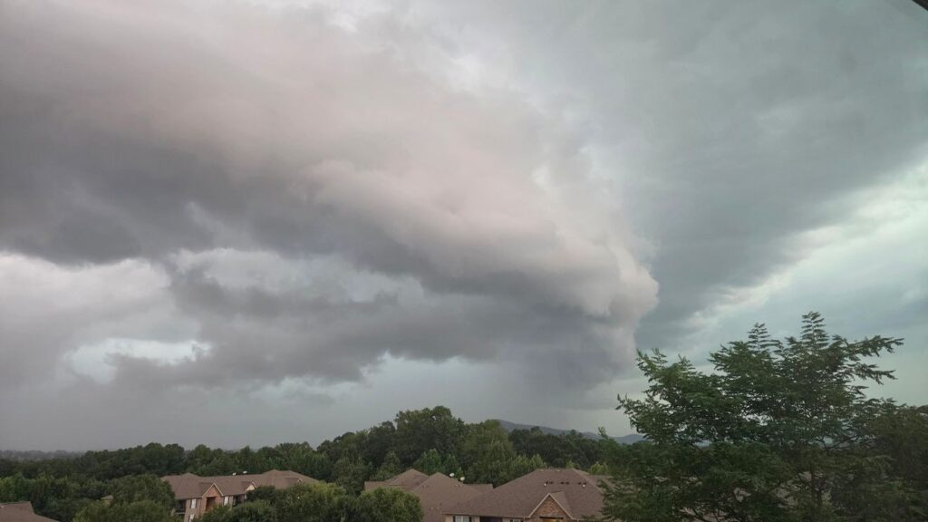 Thousands without power amid tornado warning, storms in North Carolina - WLOS