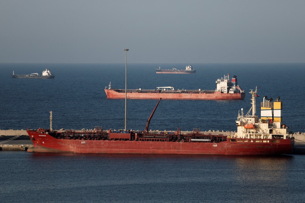 Oil jumps 4 percent as new military strikes threaten Hormuz shipments - The Standard (HK)