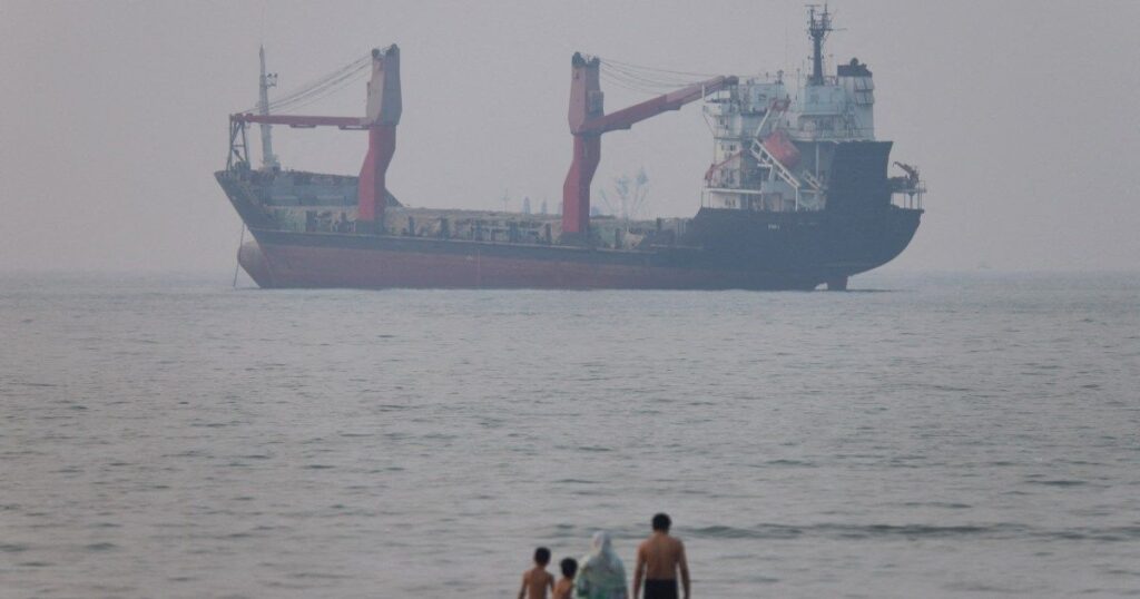 Iran war live: Explosions reported in Bandar Abbas, Qeshm island - Al Jazeera