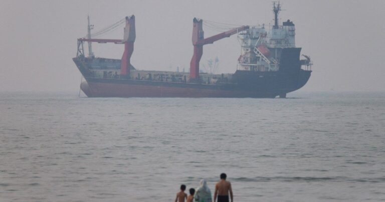 Iran war live: Explosions reported in Bandar Abbas, Qeshm island - Al Jazeera