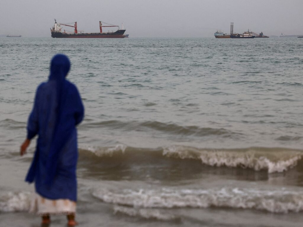 Iran war updates: Tehran vows Hormuz control amid Trump-Netanyahu talks - Al Jazeera