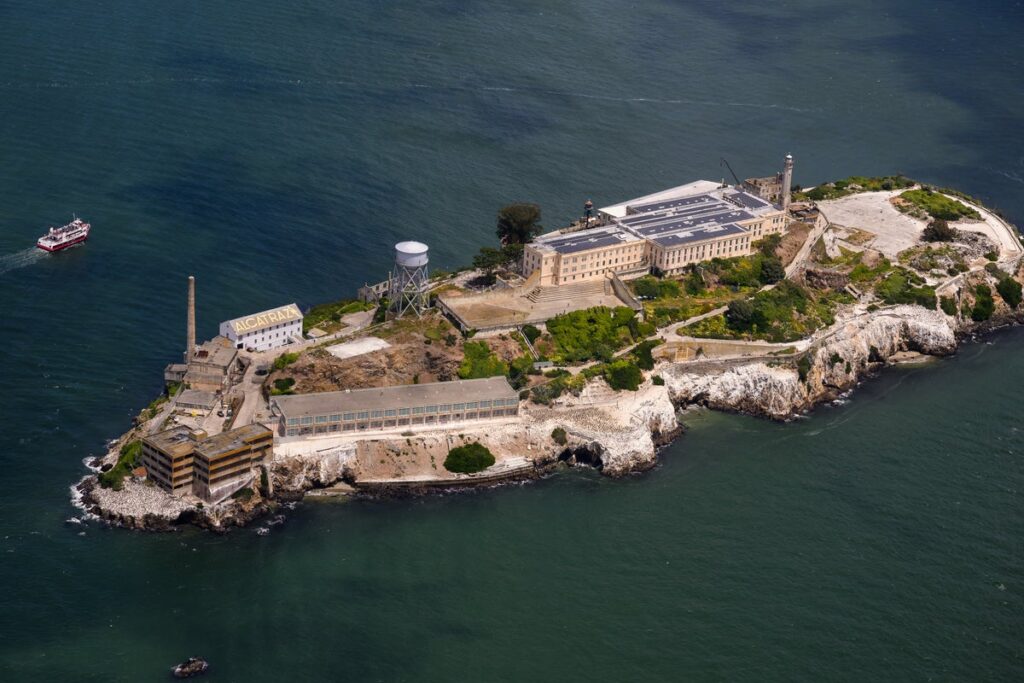 One person dead and 17 rescued after boat fire off Alcatraz Island - The Independent