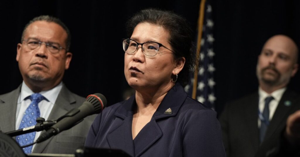St. Paul’s first female Mayor under investigation after police chief’s sexual harassment complaint - NBC News