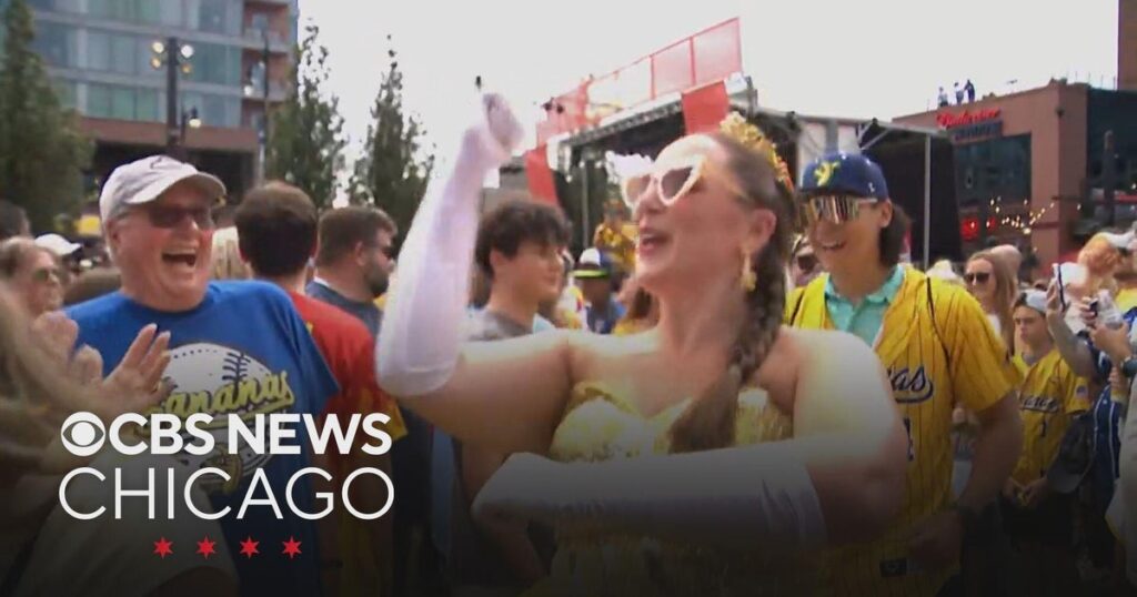 Fans line up for Savannah Bananas at Wrigley Field - CBS News