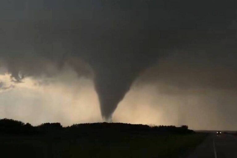 3 sent to hospital after tornado touches down near Alberta-Saskatchewan border - coastmountainnews.com