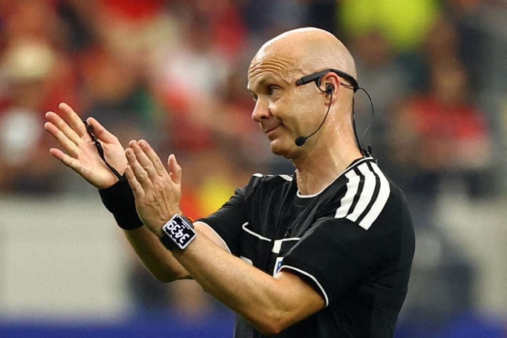 Anthony Taylor announces retirement from refereeing after over 20-year career - Flashscore.com