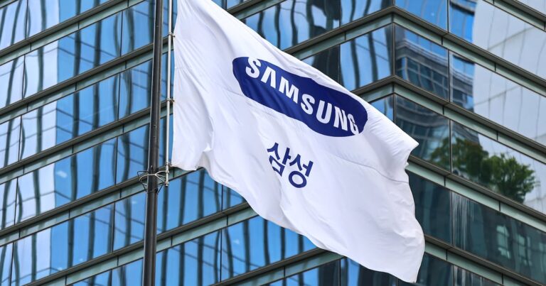 Samsung Electronics Shares Surge 7% on Shareholder Return Pledge - 조선일보