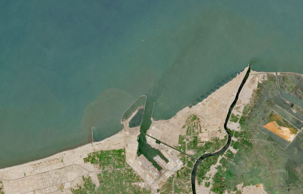 Egypt port attack raises threat to Suez Canal navigation - TRT World