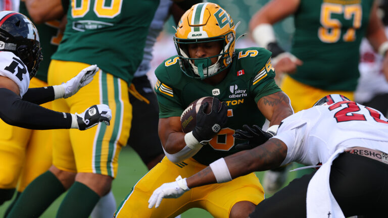 Justin Rankin bounces off the defenders and sprints to the end zone - CFL.ca