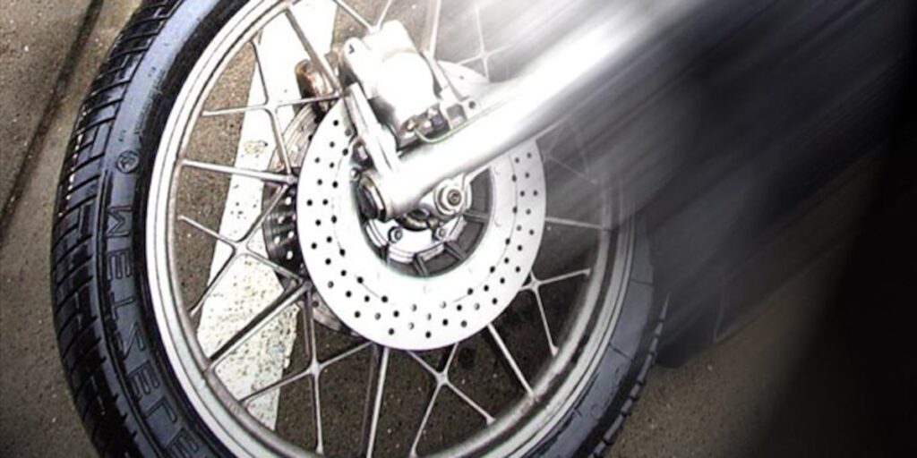 Illinois man suffers severe injuries in Lafayette County motorcycle crash - WMTV 15 NEWS