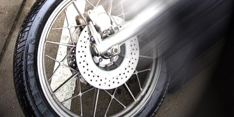 Illinois man suffers severe injuries in Lafayette County motorcycle crash - WMTV 15 NEWS
