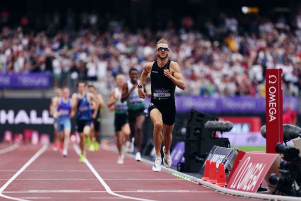 FLASH: Kerr breaks world mile record with 3:42.66 in London - worldathletics.org