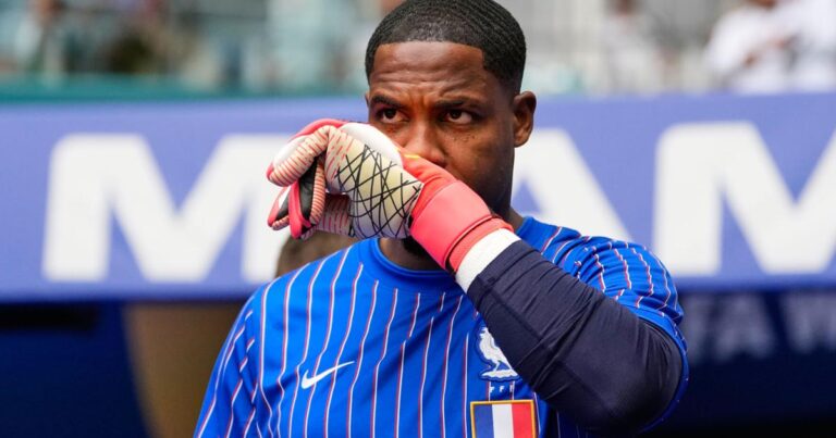 England France WCup Soccer - yoursun.com