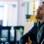 Oscar-winning songwriter Glen Hansard killed in crash - BBC