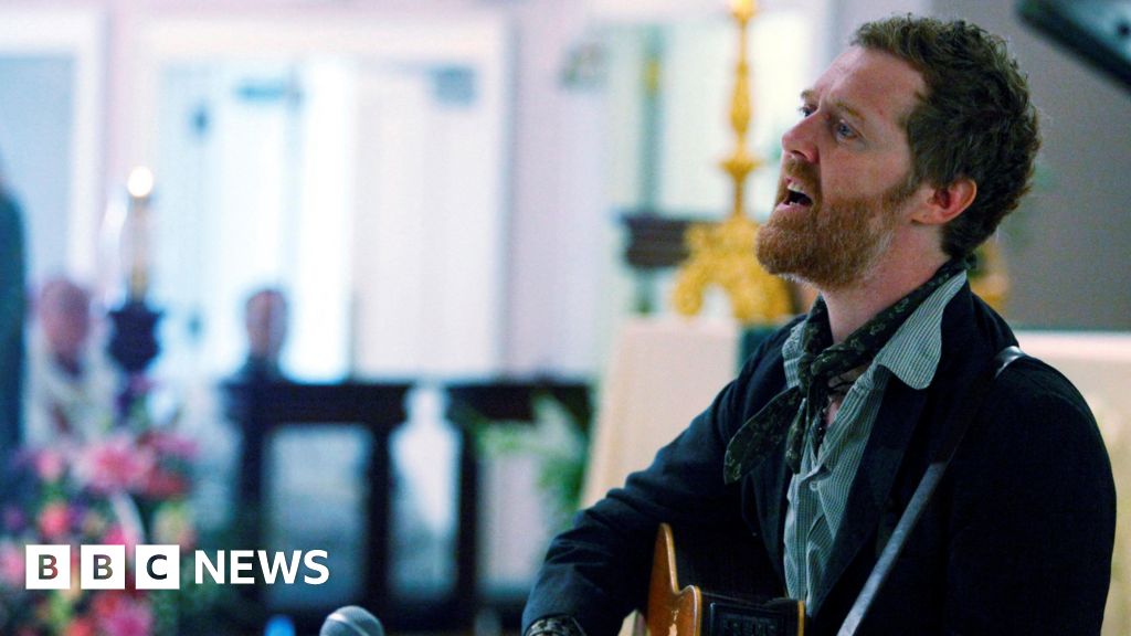 Oscar-winning songwriter Glen Hansard killed in crash - BBC