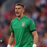 Man Utd close to signing Wales goalkeeper Karl Darlow on a free - BBC