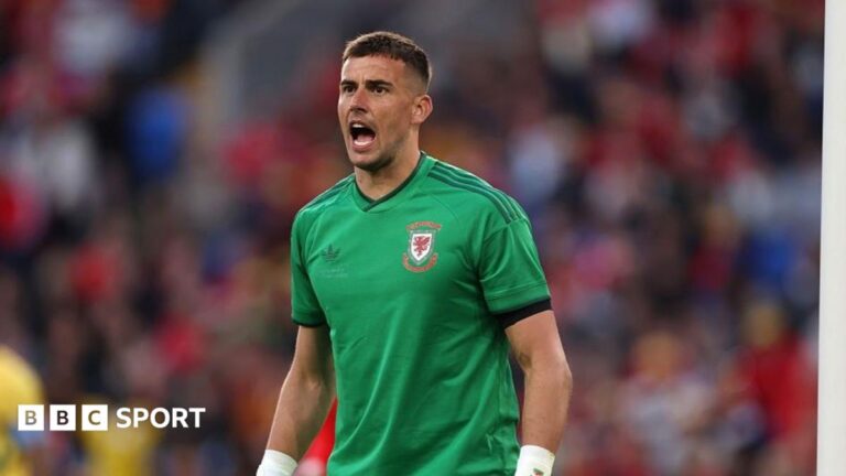 Man Utd close to signing Wales goalkeeper Karl Darlow on a free - BBC