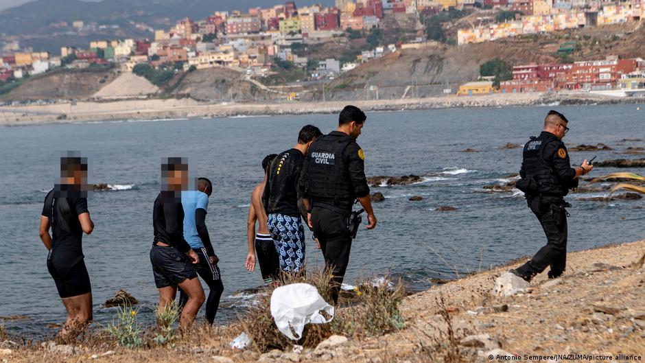 Ceuta asks Spain to declare emergency over Morocco migrants - DW.com