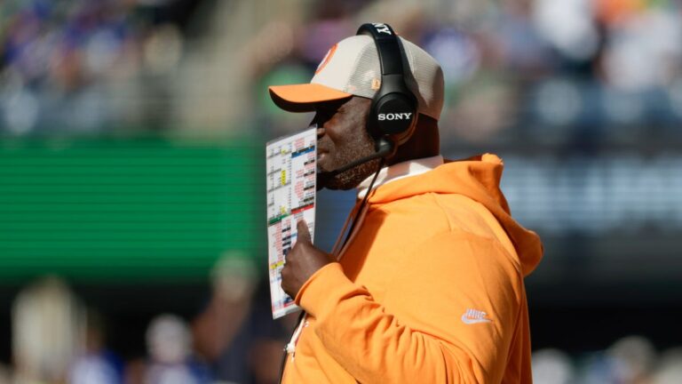 Todd Bowles focused on keeping things about 'ball' in 2026 - Bucs Wire