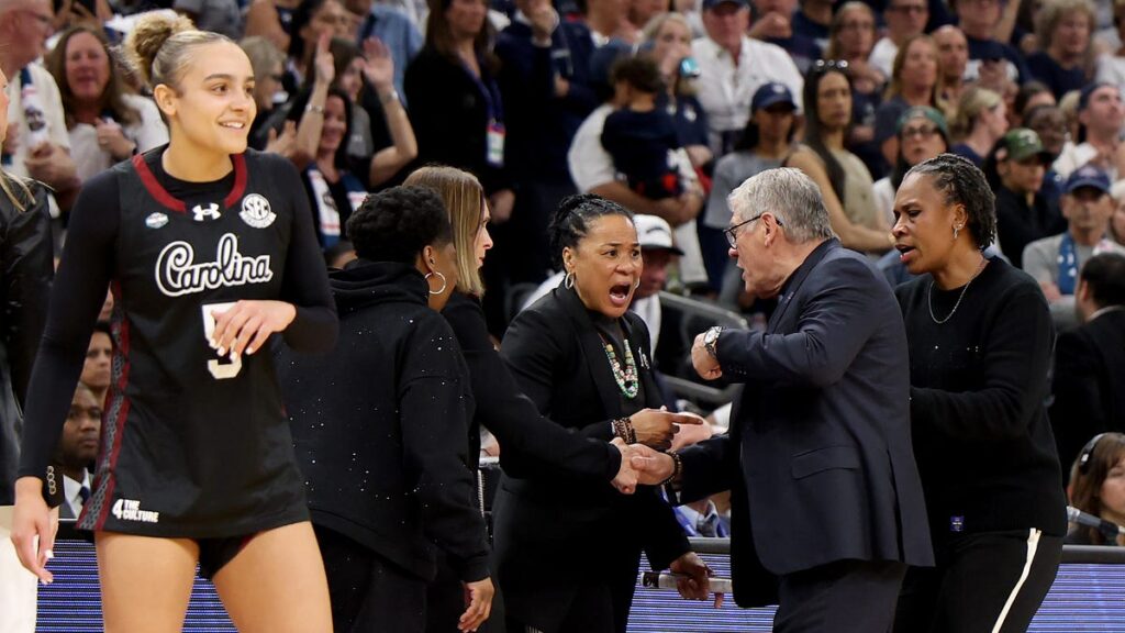 Geno Auriemma jabs at Final Four refs, says where things stand with Dawn Staley - Greenville Online