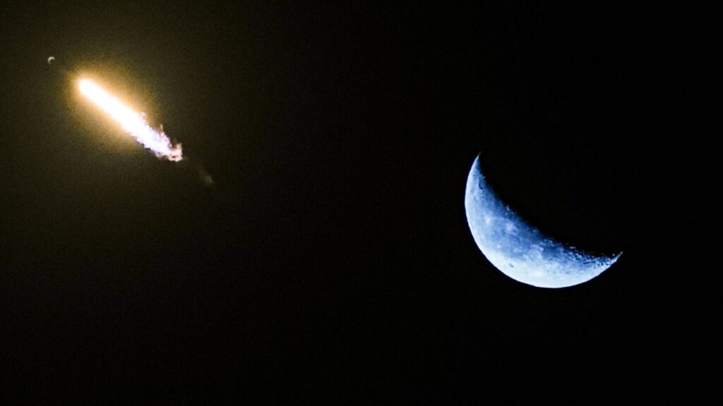 Good morning, moon! Rocket's journey dazzles in Photo of the Week - Florida Today