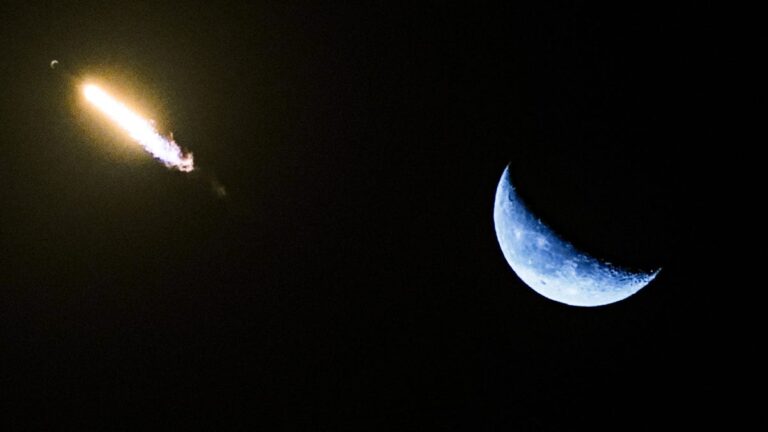 Good morning, moon! Rocket's journey dazzles in Photo of the Week - Florida Today