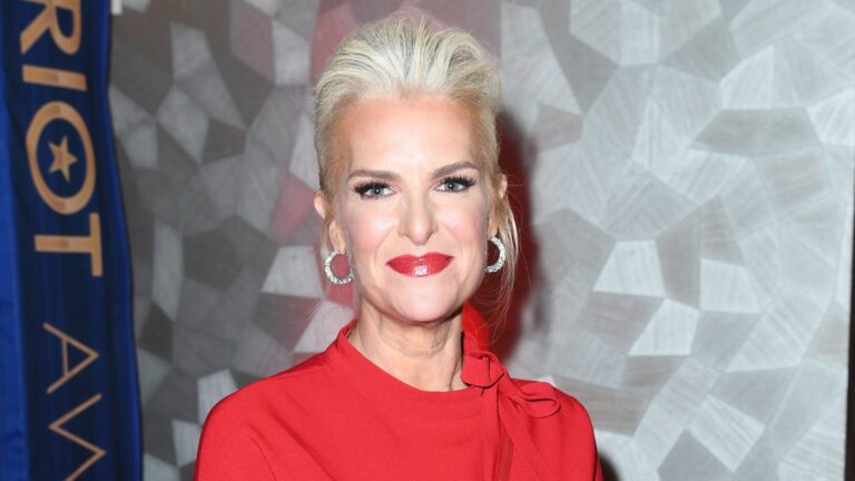 Janice Dean cries in emotional 'Fox & Friends' exit amid MS battle - USA Today