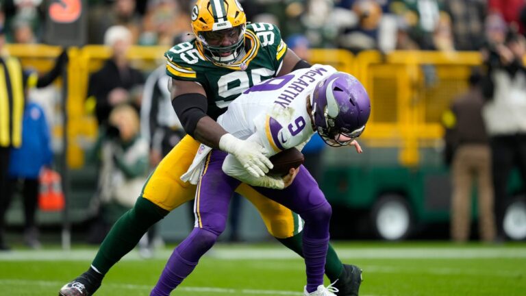 Grading Devonte Wyatt's $57 million deal to stay with the Packers - USA Today