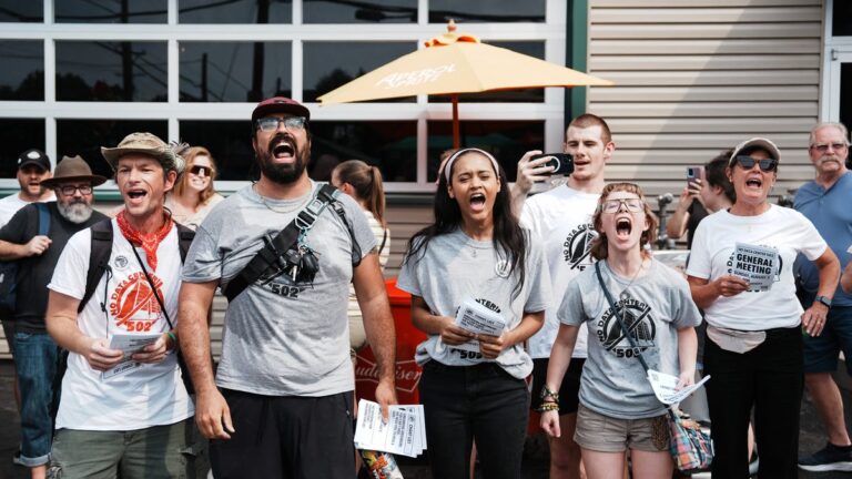 Protesters confront Mayor Greenberg at annual Dainty contest - The Courier-Journal