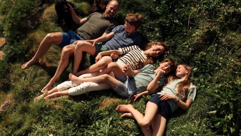 Prince William and Princess Kate share sweet photos from 'special' summer - USA Today