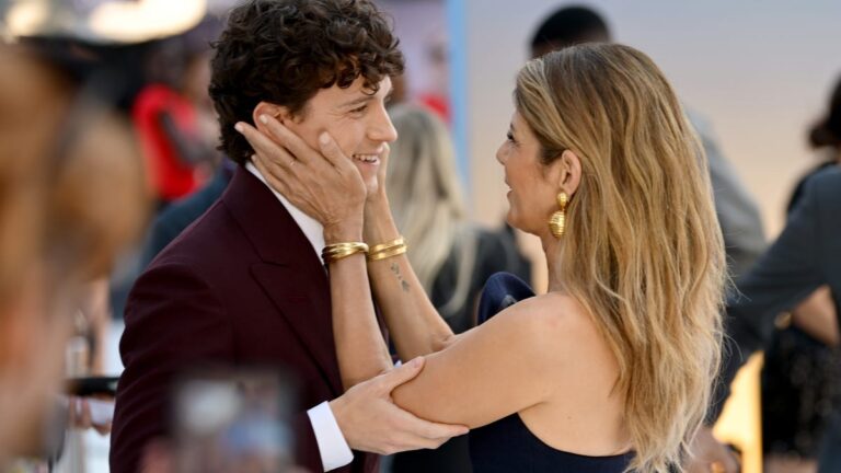 Tom Holland and Marisa Tomei share heartwarming moment on 'Spider-Man' red carpet - USA Today
