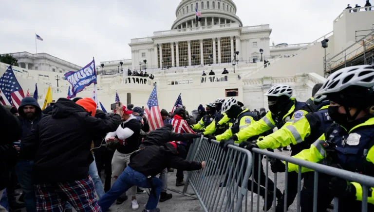 DOJ drops charges against Jan. 6 rioter who used riot shield to breach Capitol - Washington Examiner