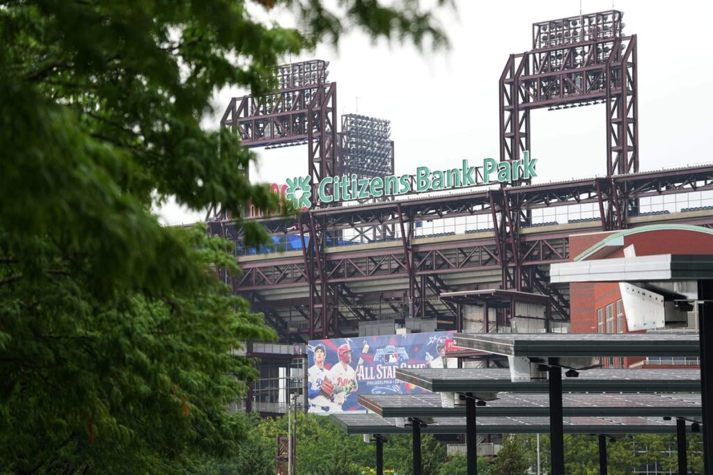 Mets-Phillies game time moved up amid wildfire smoke concerns - The New York Times