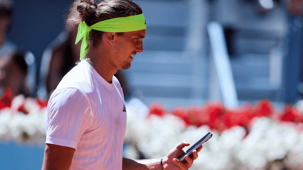 Why Wimbledon finalist Alexander Zverev is allowed to check his phone during matches - SPORTbible