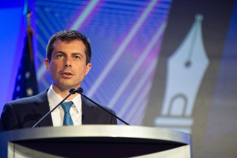 Jeffries, Pritzker and Buttigieg Rally Democrats With '100 Days to Change America' as Johnson Says Electi - Benzinga
