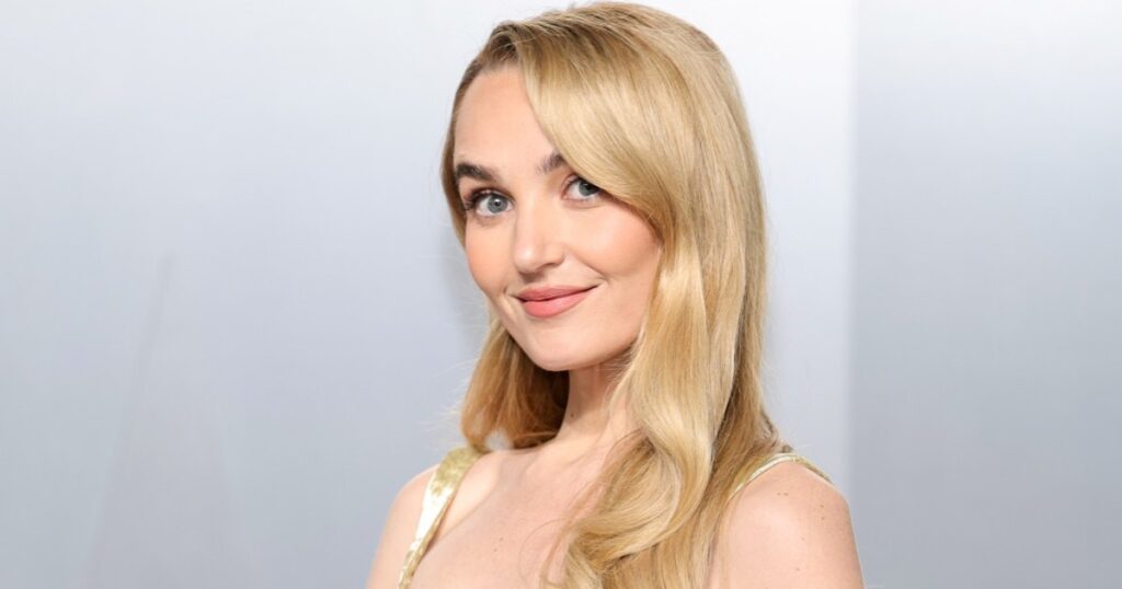 Chloe Fineman Announces ‘Saturday Night Live’ Exit After 7 Seasons: ‘Forever in Your Debt’ - Us Weekly