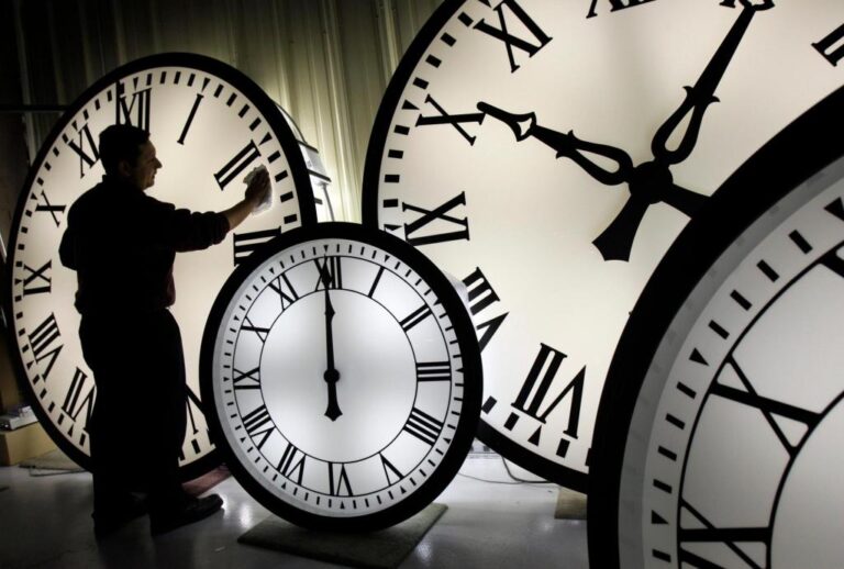 We just want to stop changing our clocks twice a year. Why can’t Congress act on even this? (Opinion) - Daily Camera