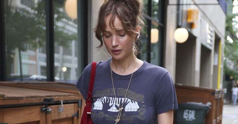 Don't Like Flip-Flops? Jennifer Lawrence and Meghan Markle Agree on This Elegant Alt - Who What Wear