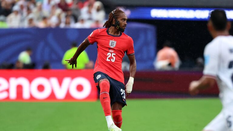 Why is England’s Djed Spence wearing a mask? - Diario AS