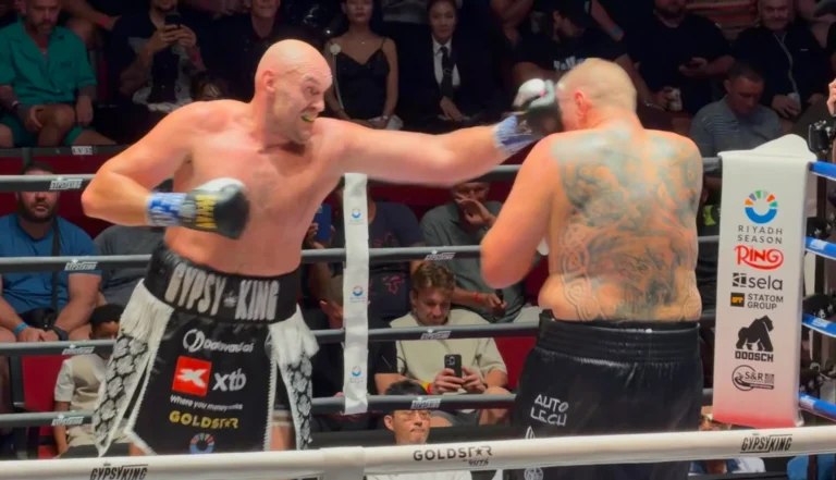 Over to you Anthony Joshua as Tyson Fury goes through the motions against Mariusz Wach - BoxingScene