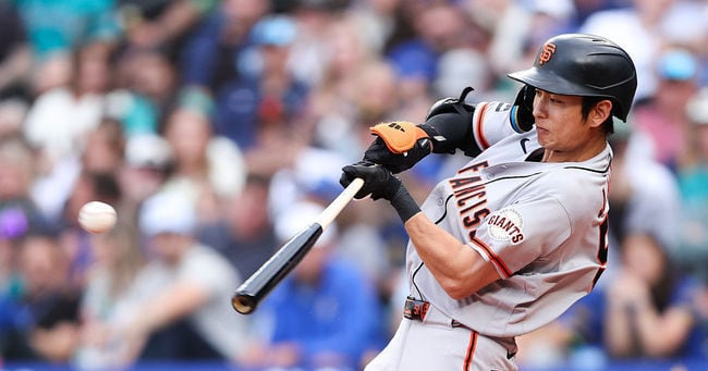 Lee Jung-hoo Shines at Ichiro's Former Home with 3 Hits - 조선일보