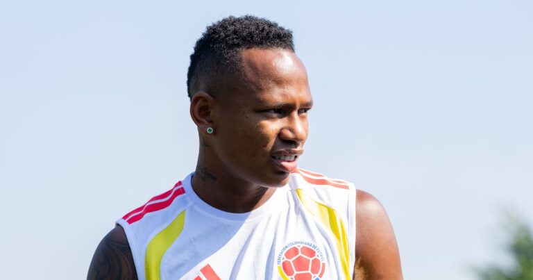 Colombian Midfielder Faces Death Threats Post-World Cup Miss - 조선일보