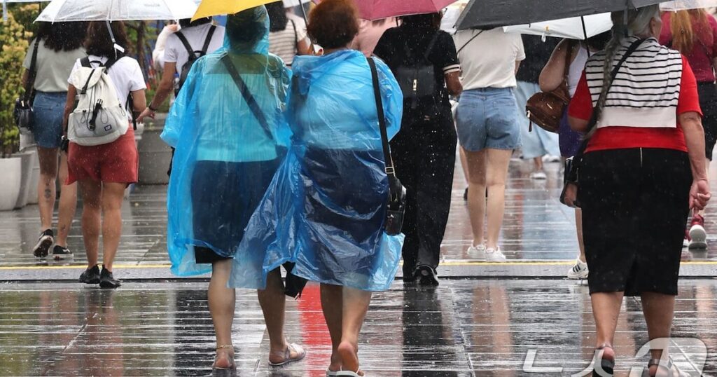 Monsoon batters central Korea with heavy rain as south swelters in heat - CHOSUNBIZ - Chosunbiz