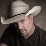 Garth Brooks Begs Fans To Get Into The TicketMaster Queue Early: “Helps Block Bots” - Whiskey Riff