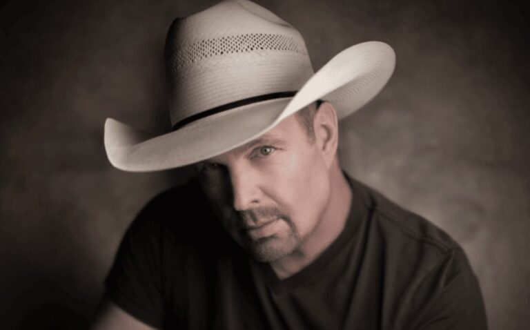 Garth Brooks Begs Fans To Get Into The TicketMaster Queue Early: “Helps Block Bots” - Whiskey Riff