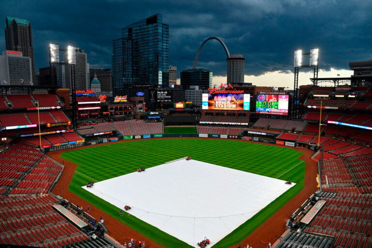 Chicago Cubs vs. St. Louis Cardinals game delayed due to rain Monday 7/27/26 - DraftKings Network